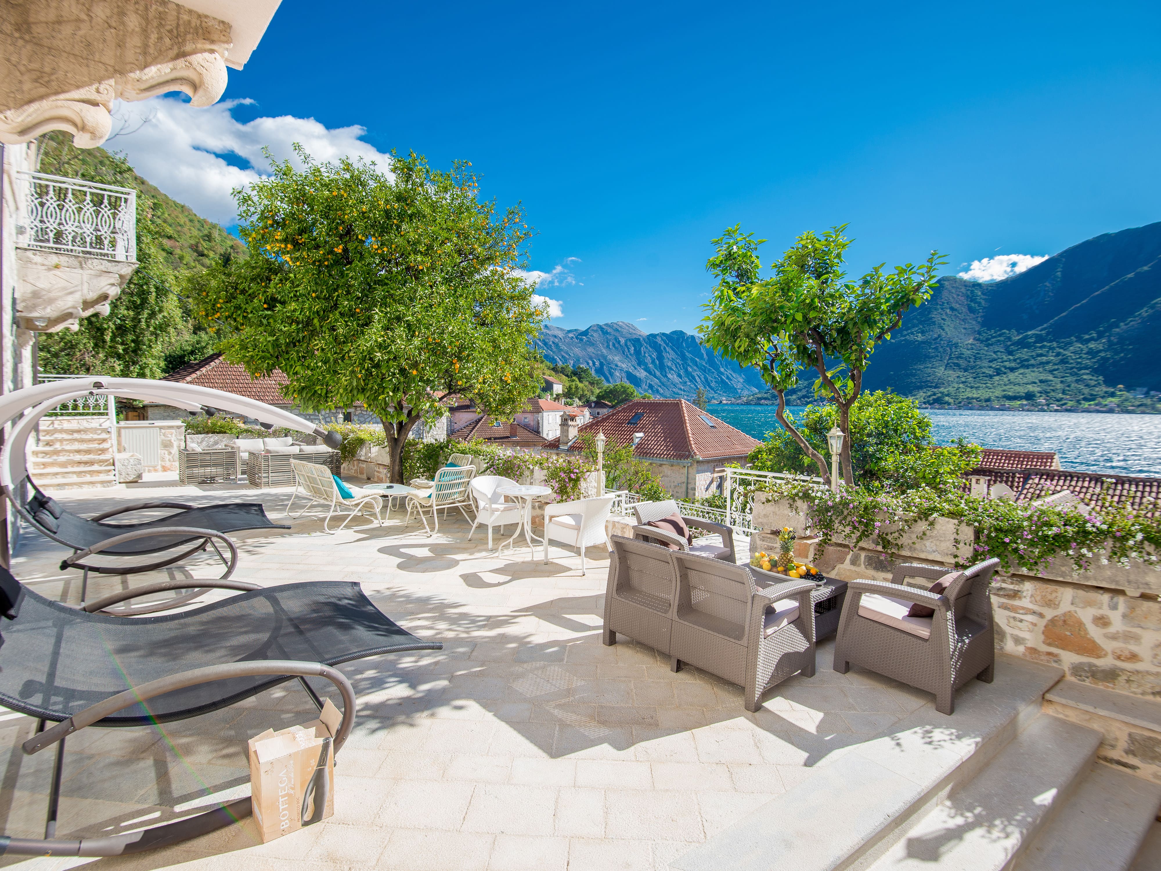 Hotel Conté terrace — Perast